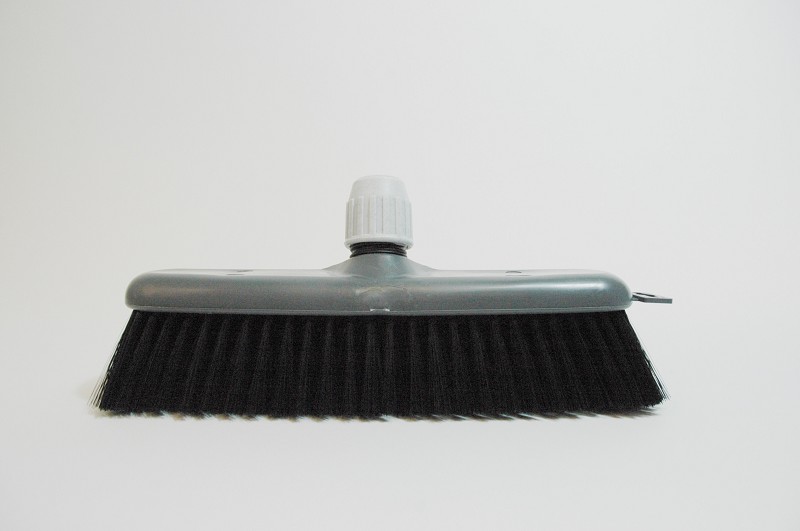 Balai de chambre en fibres synthétiques noires de 28 cm