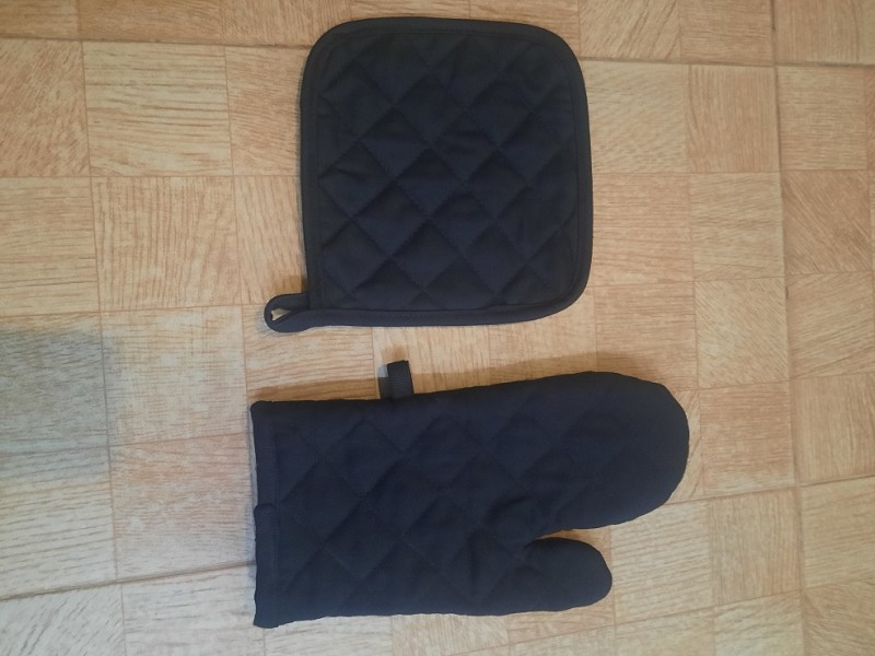 Ensemble manique et gant de four noir