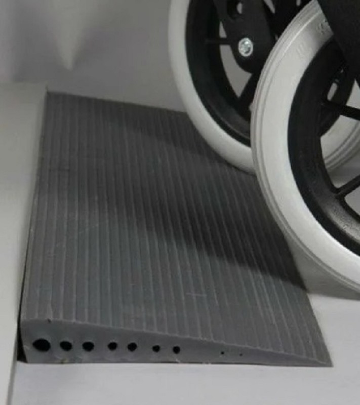 Aide au seuil avec bande adhésive 90 x 1,6 cm